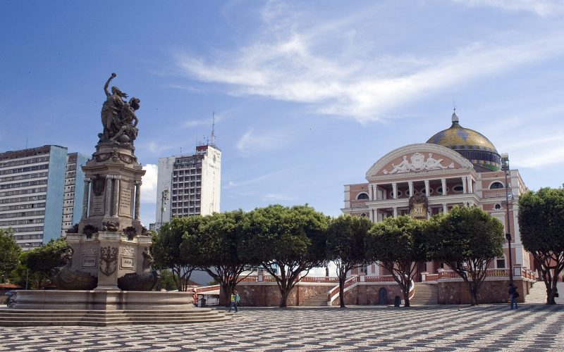 Comércio do Centro testa horário estendido às quintas-feiras
