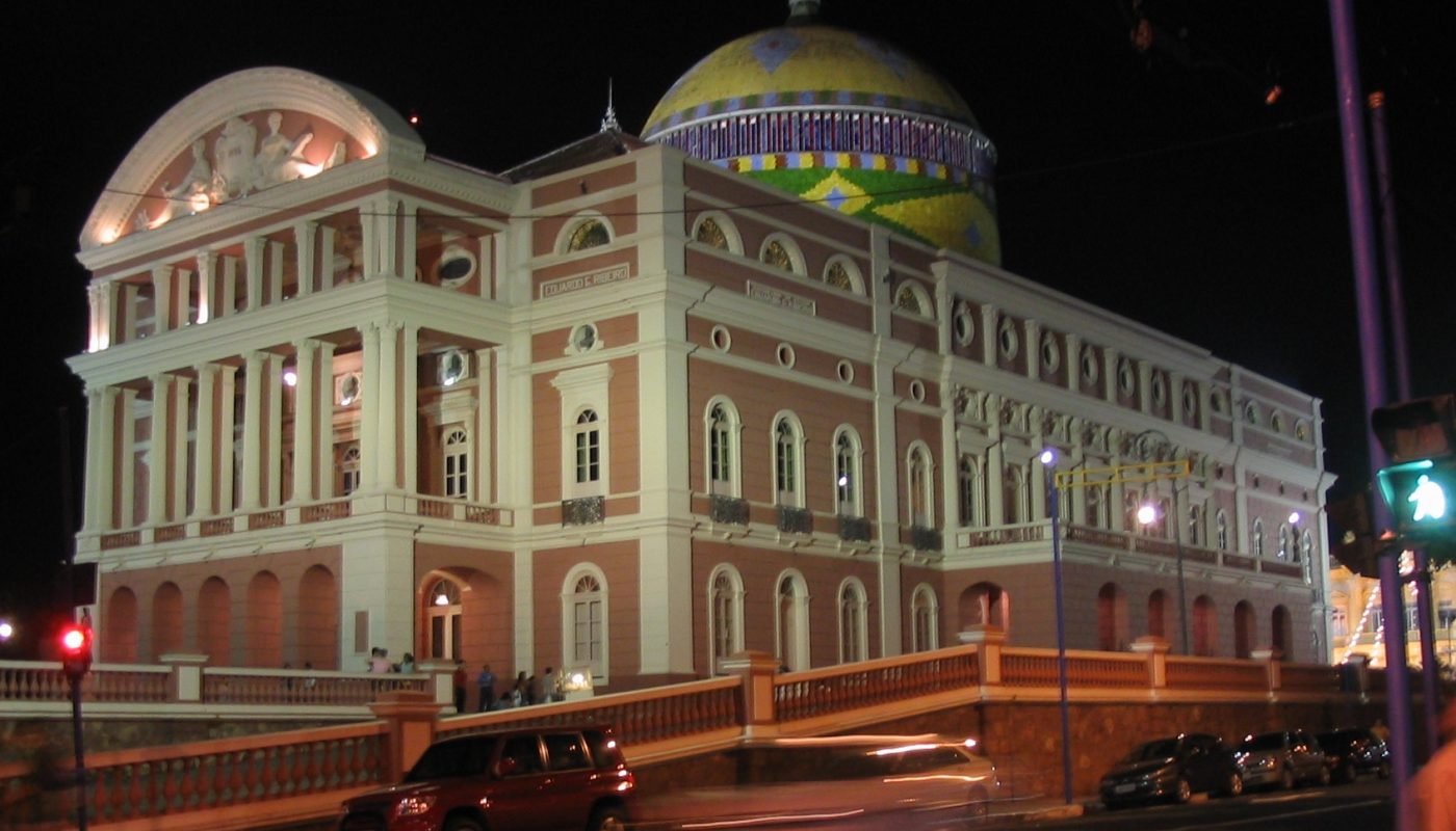 Teatro Amazonas reabre camarotes após restauro pontual na cúpula